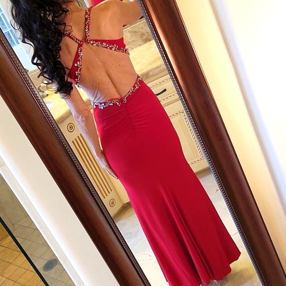 Mac Dugall Red Open-back Embellished Side Cutout Gown, Sz 0 - Picture 11 of 16